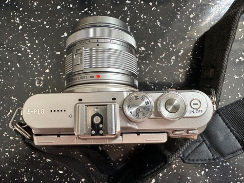 Olympus pen pl8 mirrorless - pen, e-pl8